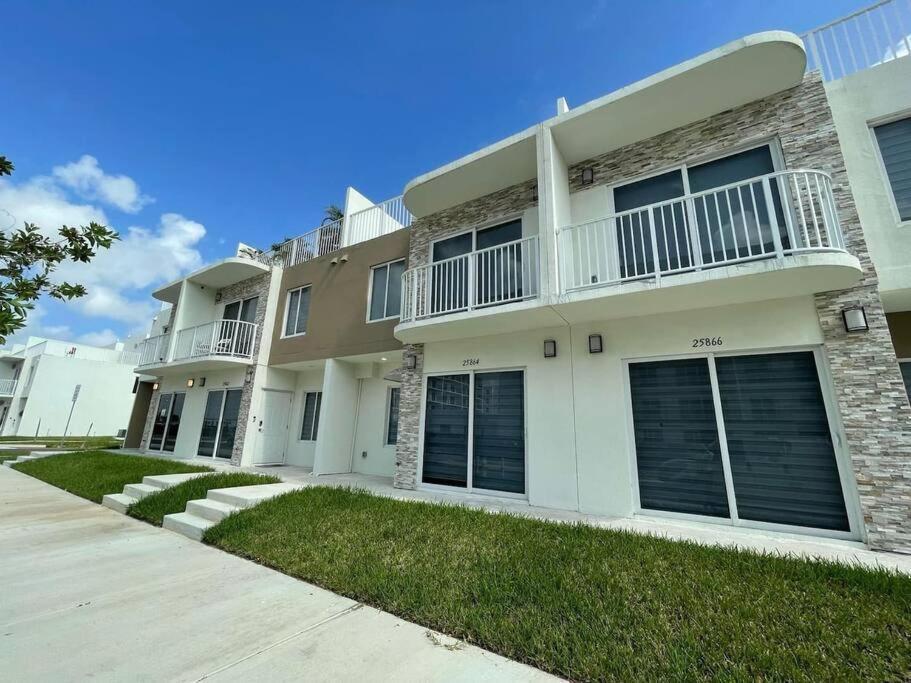 Vacay Spot Experience Luna Sky! 65" Tv Bar, Bbq, Shower Massage Jets, Music, Go To Fl Keys Homestead Eksteriør bilde