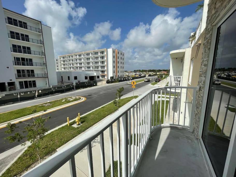 Vacay Spot Experience Luna Sky! 65" Tv Bar, Bbq, Shower Massage Jets, Music, Go To Fl Keys Homestead Eksteriør bilde
